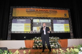 palestrante dill casella no fórum de educação de pernambuco Teatro Guararapes