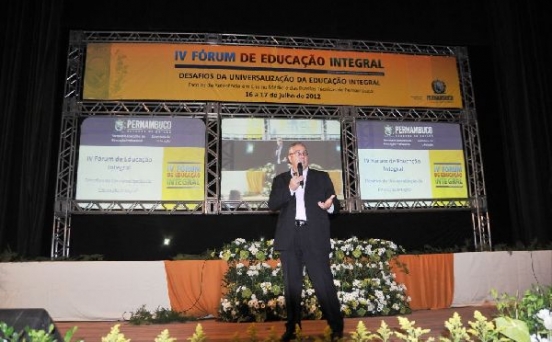 palestrante dill casella no fórum de educação de pernambuco palestrante dill casella no fórum de educação de pernambuco Teatro Guararapes